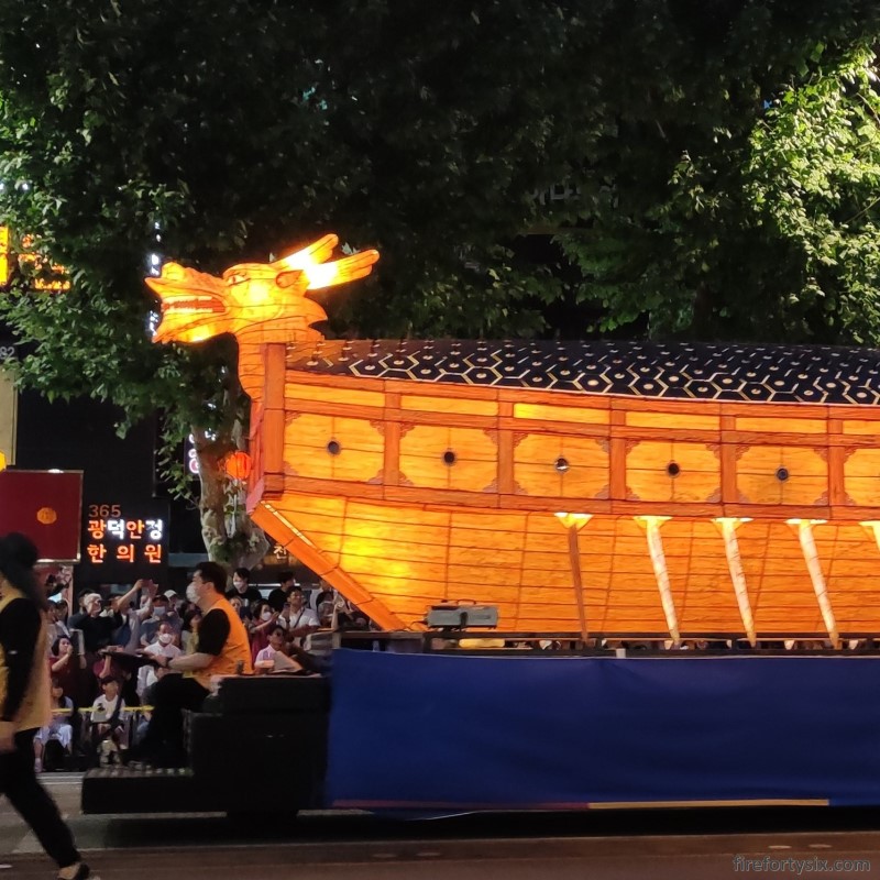 Lotus Lantern Parade 14 - Dragon ship 01
