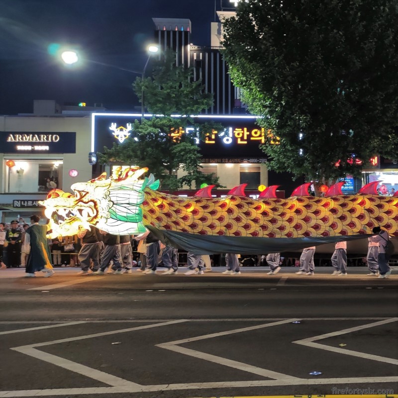 Lotus Lantern Parade 23 - Long dragon 01