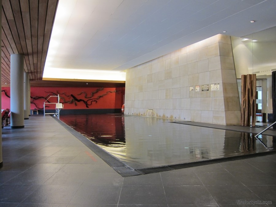 Elciego - Marques de Riscal - Hotel swimming pool 01