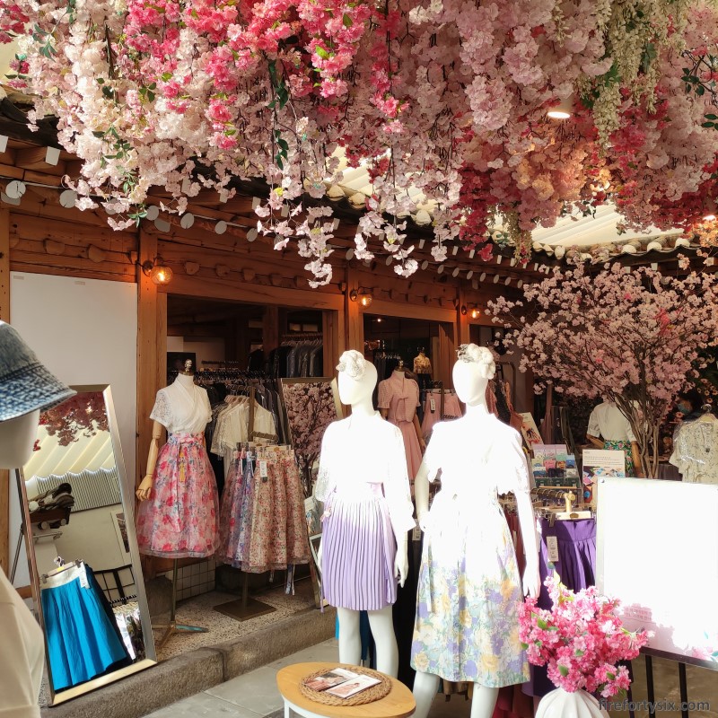 Ikseondong Hanok Village - Teterot Salon 02