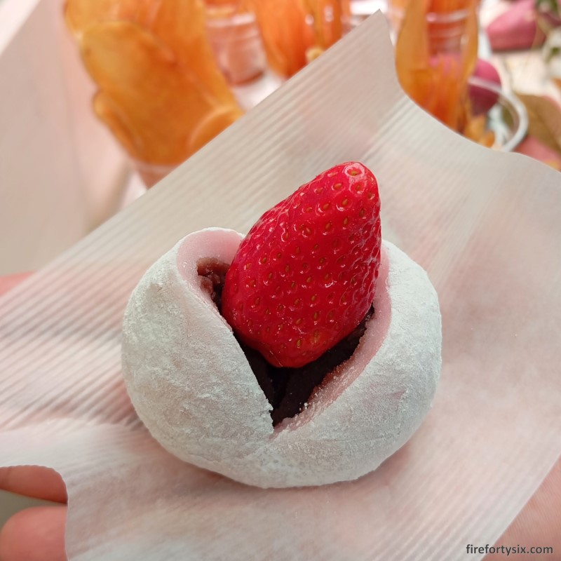 Kuromon Market - Ichigo Daifuku 02